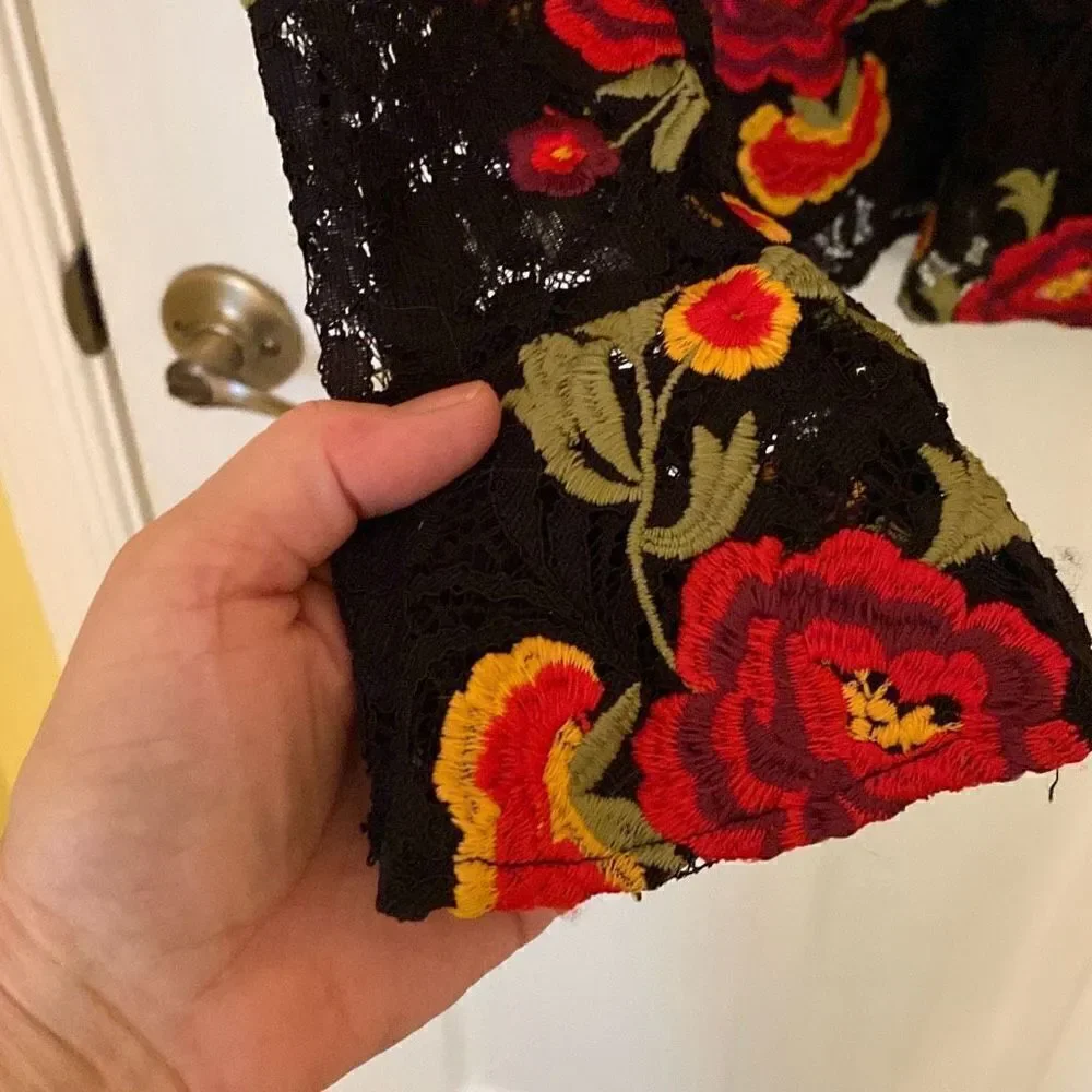 Alexa Admor Black Floral Lace Top, Size Small. - Picture 11 of 15